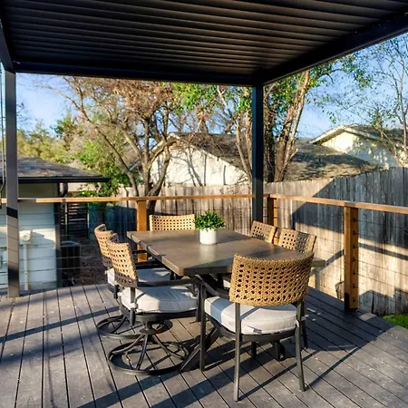 Luxury Zilker Home Pool Hot Tub And 2 Kitchens